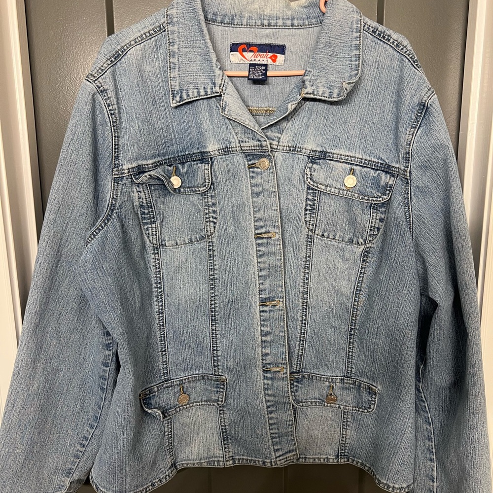 Classic Blue Denim women’s Jean Jacket by Mwah. Size 22/24W. Stretch